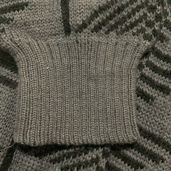 Vintage Italian Pure Wool Sweater - Retro Geometric Pullover - Winter Fall - Picture 8 of 11